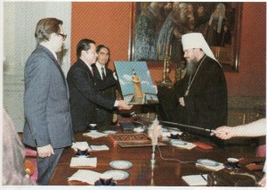 World Peace Envoy presenting the picture of the 9-metre high statue of Lord Buddha to His Eminence Alexij,Metropolitan of Tallin and Estoia, Russian Orthodox Church (June 25, 1979).