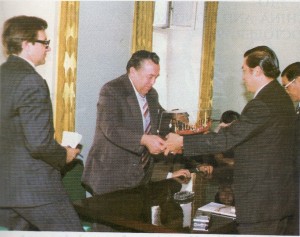 Dr.Suchart Kosolkitiwong presenting the Thai Royal Barge in miniature to H.E. Mr. Vladimir Fitzev, Vice-President of the Council for Religious Affairs at the USSR Council of Ministers (June 26,1979).