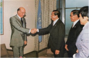 World Peace Envoy, Dr. Suchart Kosolkitiwong, having a meeting with H.E. Dr. Rudiger von Wechmar, President of the UN General Assembly and presenting to him a Peace Referendum Record and gift of the Royal Thai Barge in miniature (Nov. 4,1980).
