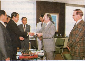 Dr. Suchart Kosolkitiwong exchanging gifts and documents with religious leaders of the Seventh-day Adventists led by Dr. B.B. Beach, General Secretary of the Council on Interfaith Relations, at the World Hqs. in Washington, D.C.(Nov. 11, 1980).